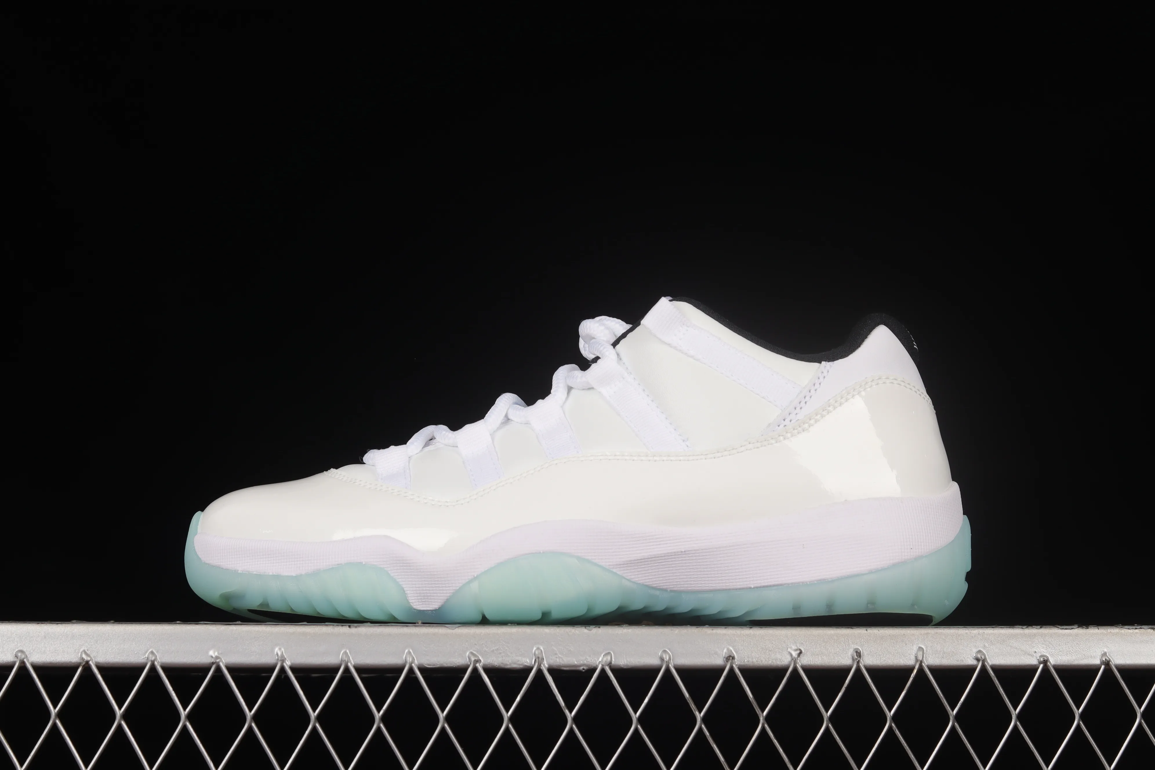All categories Air Jordan Jordan series basketball shoes Air Jordan 11 F version Air Jordan 11 Low "Legend Blue" AJ11 Joe 11 Legend Blue Low-top top layer Real standard real carbon Sports culture basketball shoes AV2187-117